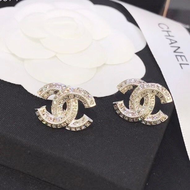  Bông Tai Chanel Bản To Màu Trắng Pha Lê (AU) 