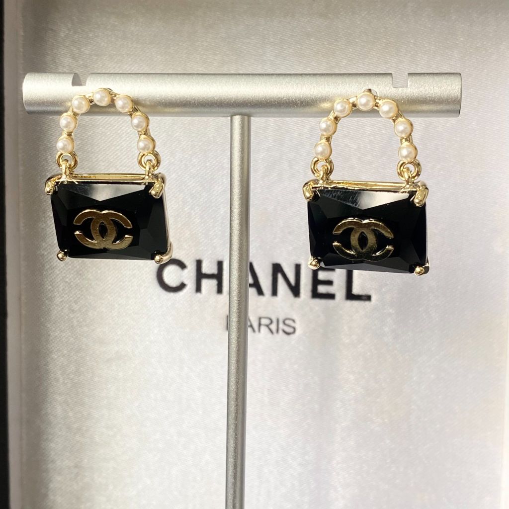  Bông Tai Túi Xách Chanel Bản To Màu Vàng Pha Lê Đen & Ngọc Trai (BW) 