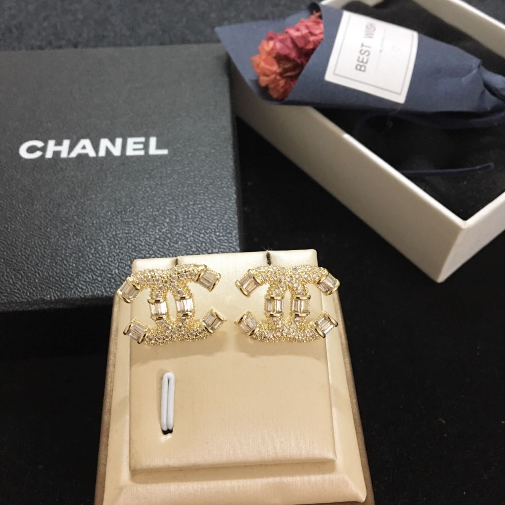  Bông Tai Chanel Bản To Màu Vàng Pha Lê Trắng (BH) 