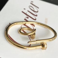  Bộ Trang Sức Cây Đinh Cartier Titan Cao Cấp - Vòng Tay & Nhẫn Màu Vàng Pha Lê (AB) 