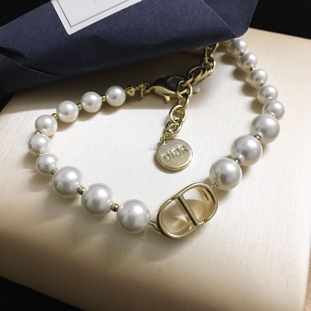  Vòng Tay Dior Màu Vàng Ngọc Trai Trắng Quý Phái (AA) 