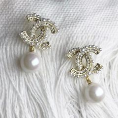  Bông Tai Chanel Màu Vàng Ngọc Trai & Pha Lê Trắng (BJ) 