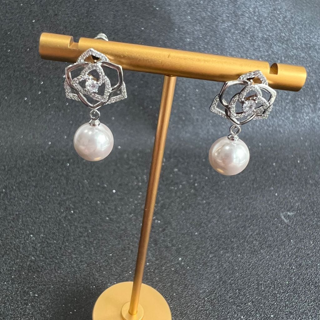  Bông Tai Hoa Hồng Ngọc Trai & Pha Lê Trắng (AL) 