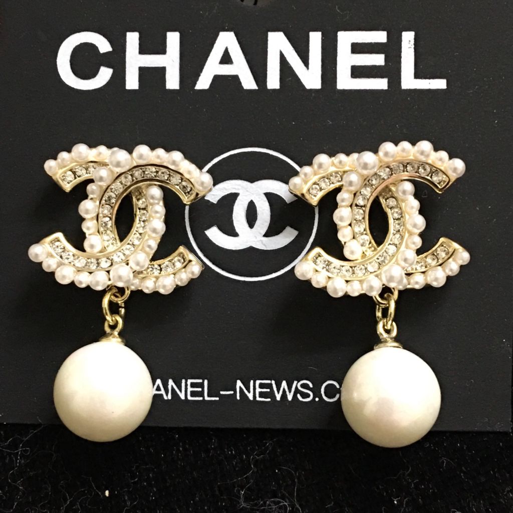  Bông Tai Chanel Màu Vàng Ngọc Trai & Pha Lê Trắng (BJ) 