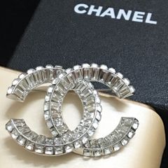  Cài Áo Nam, Nữ - Chanel Màu Trắng Bản To Pha Lê (BP) 