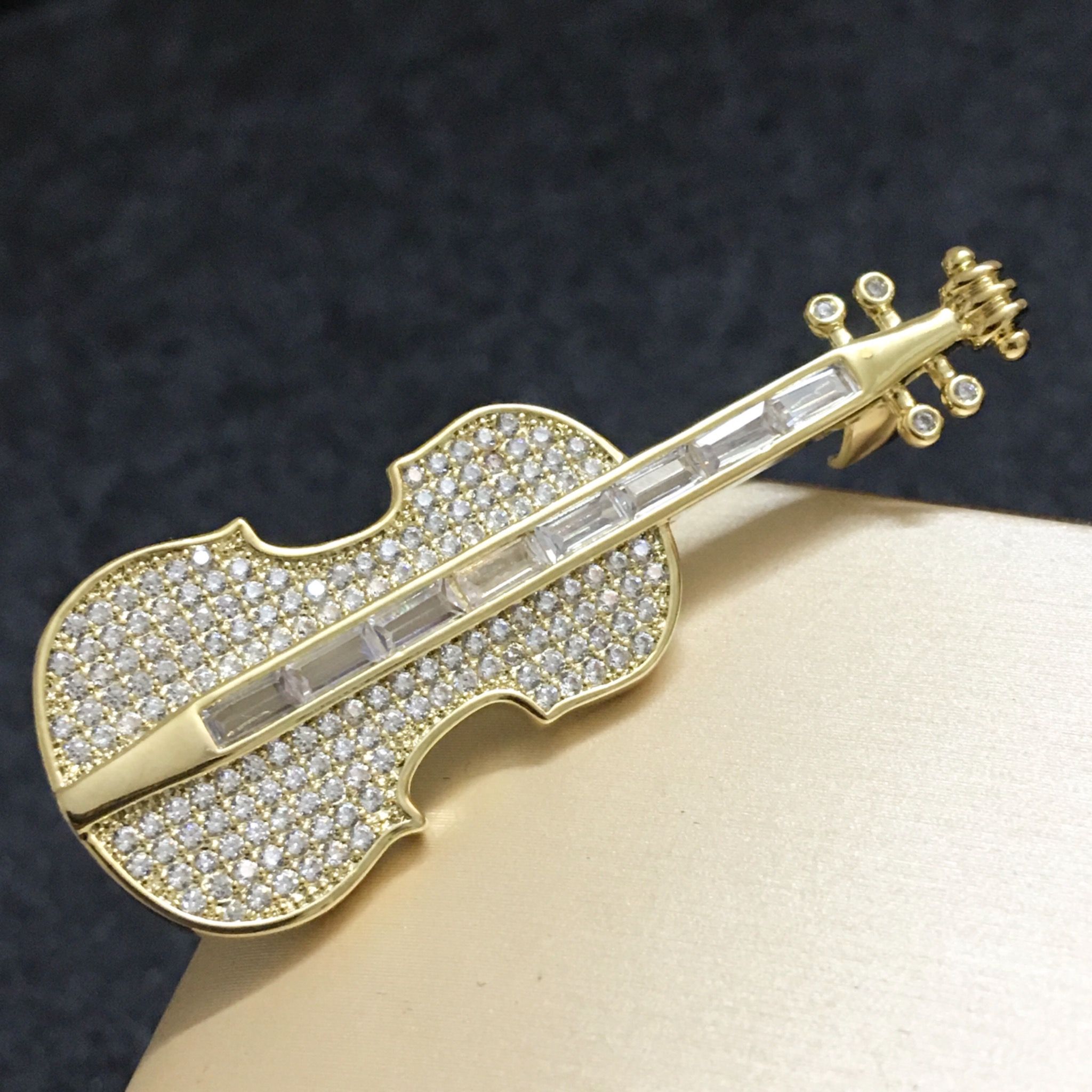  Cài Áo Nam, Nữ - Cây Đàn Violin Pha Lê Sang Trọng 