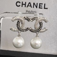  Bông Tai Chanel Màu Trắng Ngọc Trai & Pha Lê Trắng Đen (BI) 