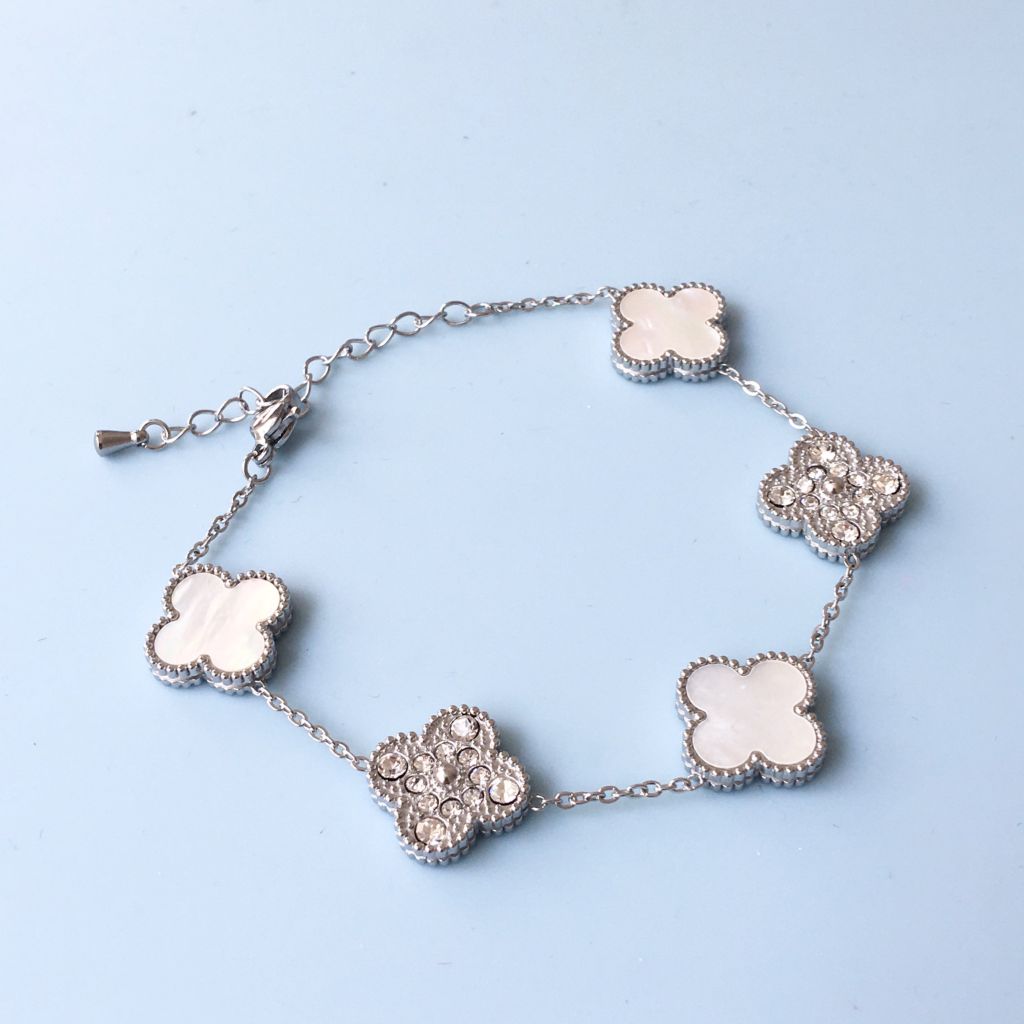  Bộ Trang Sức Cỏ 4 Lá May Mắn - Vòng Tay & Bông Tai Màu Trắng Pha Lê (AI) 