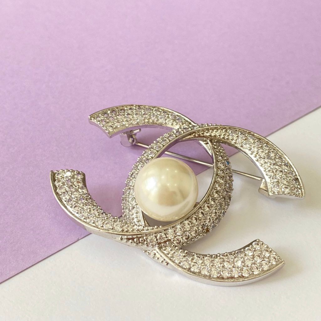  Cài Áo Chanel Màu Trắng Ngọc Trai & Pha Lê (BR) 