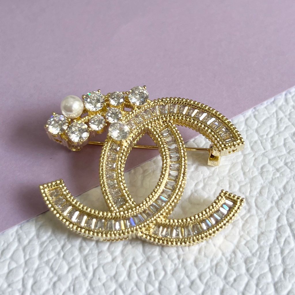  Cài Áo Nam, Nữ - Chanel Màu Vàng Ngọc Trai & Pha Lê Trắng (CF) 