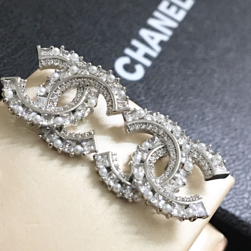  Bông Tai Chanel Bản To Màu Trắng Ngọc Trai & Pha Lê (BL) 