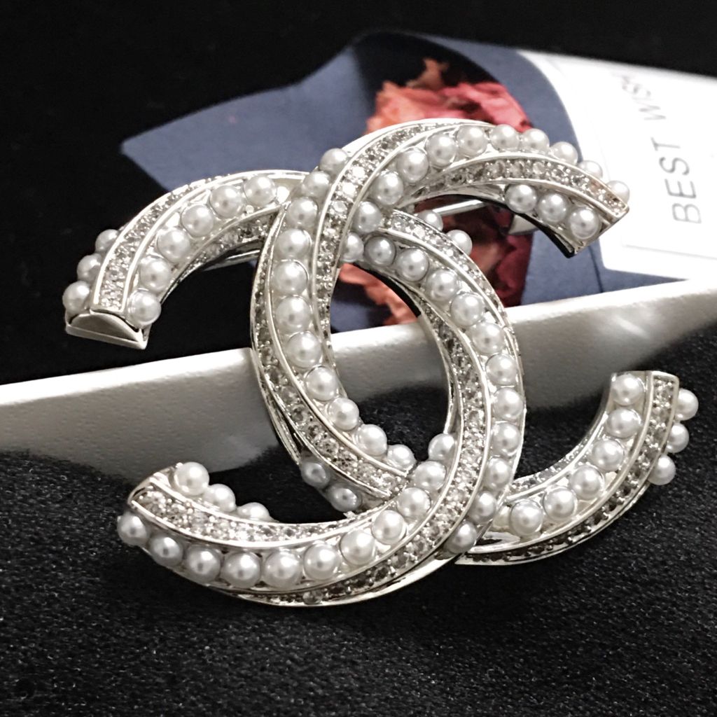  Cài Áo Nam, Nữ - Chanel Màu Trắng Ngọc Trai & Pha Lê (BH) 