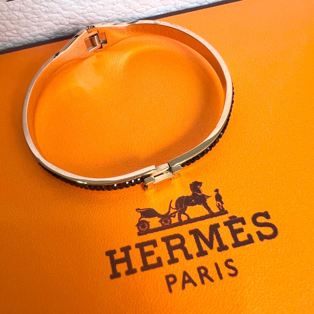  Vòng Tay TiTan Cao Cấp - Hermes Màu Vàng Hồng Pha Lê Đen (AE) 