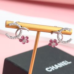  Bông Tai Chanel Cánh Hoa Bản To Màu Trắng Ngọc Trai & Pha Lê Hồng (CL) 