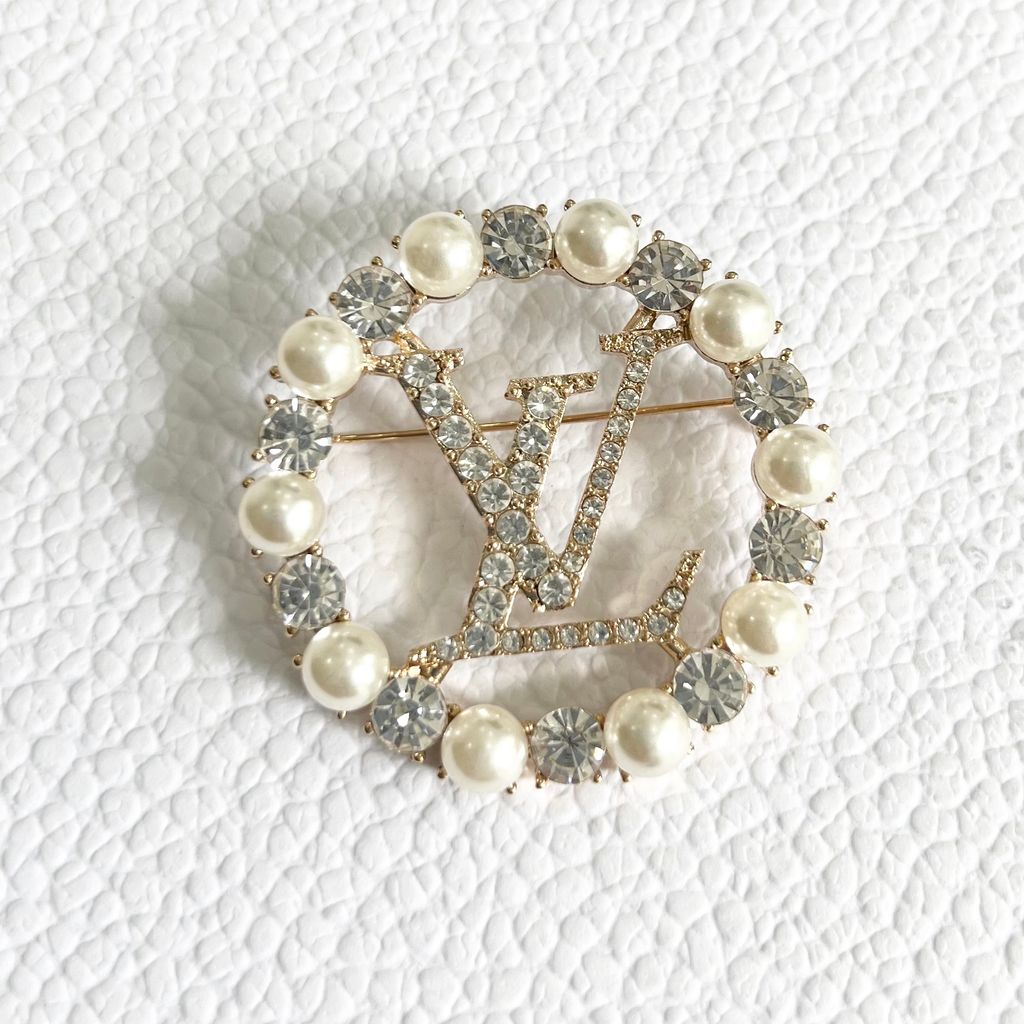  Cài Áo Nam, Nữ - LV Màu Vàng Ngọc Trai & Pha Lê Trắng (AD) 