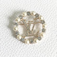  Cài Áo Nam, Nữ - LV Màu Vàng Ngọc Trai & Pha Lê Trắng (AD) 