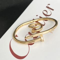  Bộ Trang Sức Cây Đinh Cartier Titan Cao Cấp - Vòng Tay & Nhẫn Màu Vàng Pha Lê (AB) 