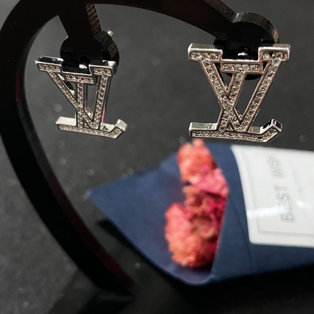  Bông Tai LV Màu Trắng Pha Lê (AD) 