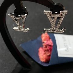  Bông Tai LV Màu Trắng Pha Lê (AD) 