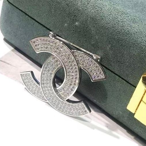  Cài Áo Nam, Nữ - Chanel Màu Trắng Pha Lê (BB) 