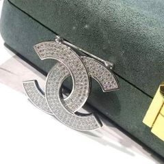  Cài Áo Nam, Nữ - Chanel Màu Trắng Pha Lê (BB) 