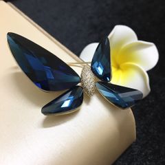  Cài Áo Con Bướm Vàng Pha Lê Xanh Bích (AI) 