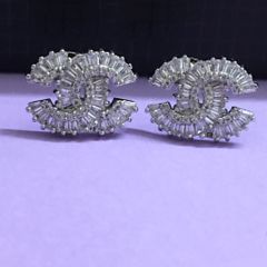  Bông Tai Chanel Màu Trắng Pha Lê (AC) 