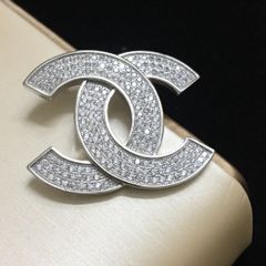  Cài Áo Nam, Nữ - Chanel Màu Trắng Pha Lê (BB) 