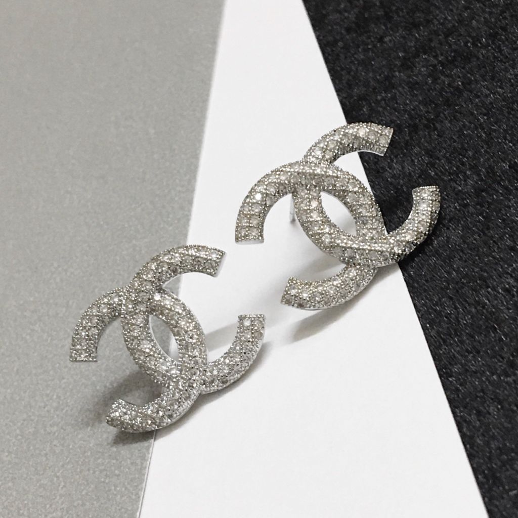  Bông Tai Chanel Bản To Màu Trắng Pha Lê (BO) 