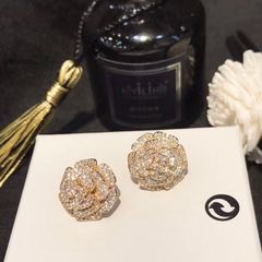  Bông Tai Chanel Hoa Trà Vàng Bản To Pha Lê Trắng (CB) 