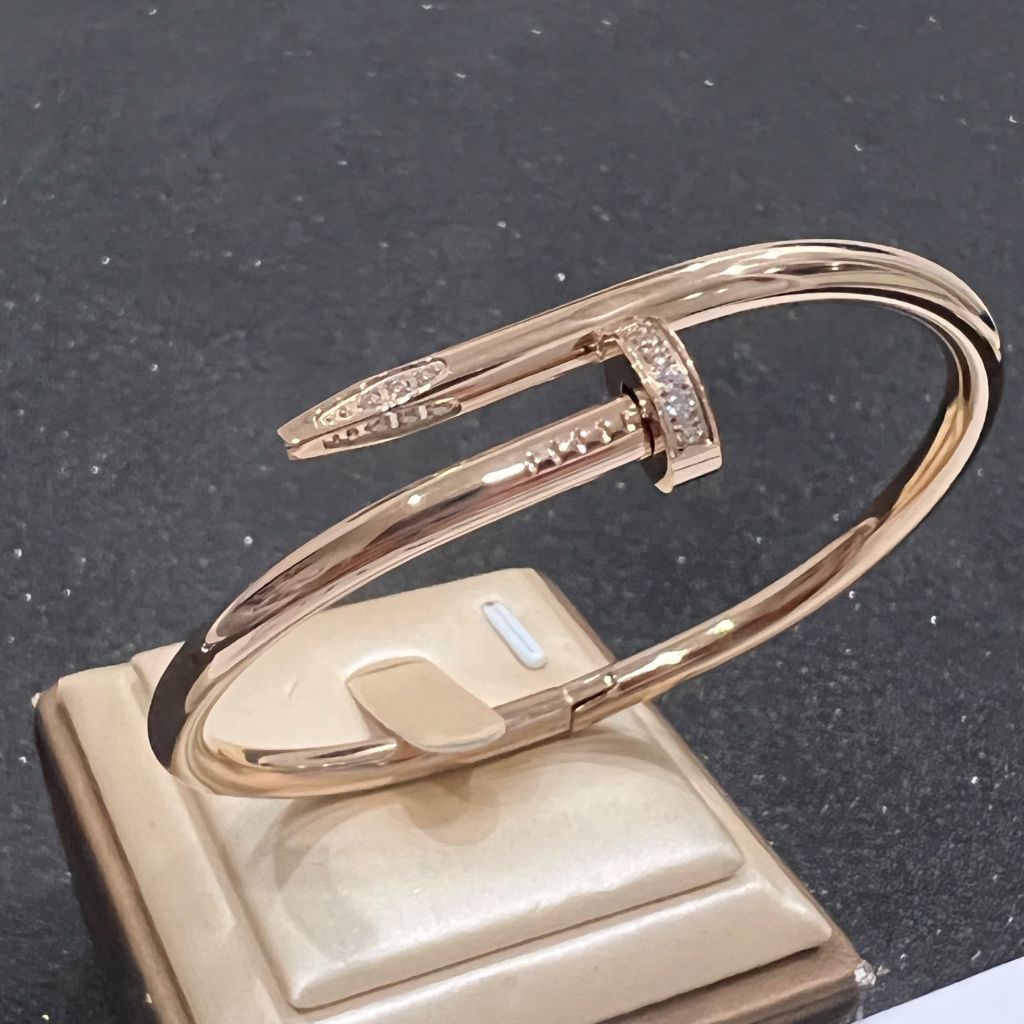  Vòng Tay Cặp Đôi Tình Yêu - Cartier Cây Đinh Màu Vàng Hồng Titan Cao Cấp Pha Lê (AC) 