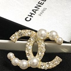  Cài Áo Chanel Màu Vàng Ngọc Trai & Pha Lê Trắng (BI) 