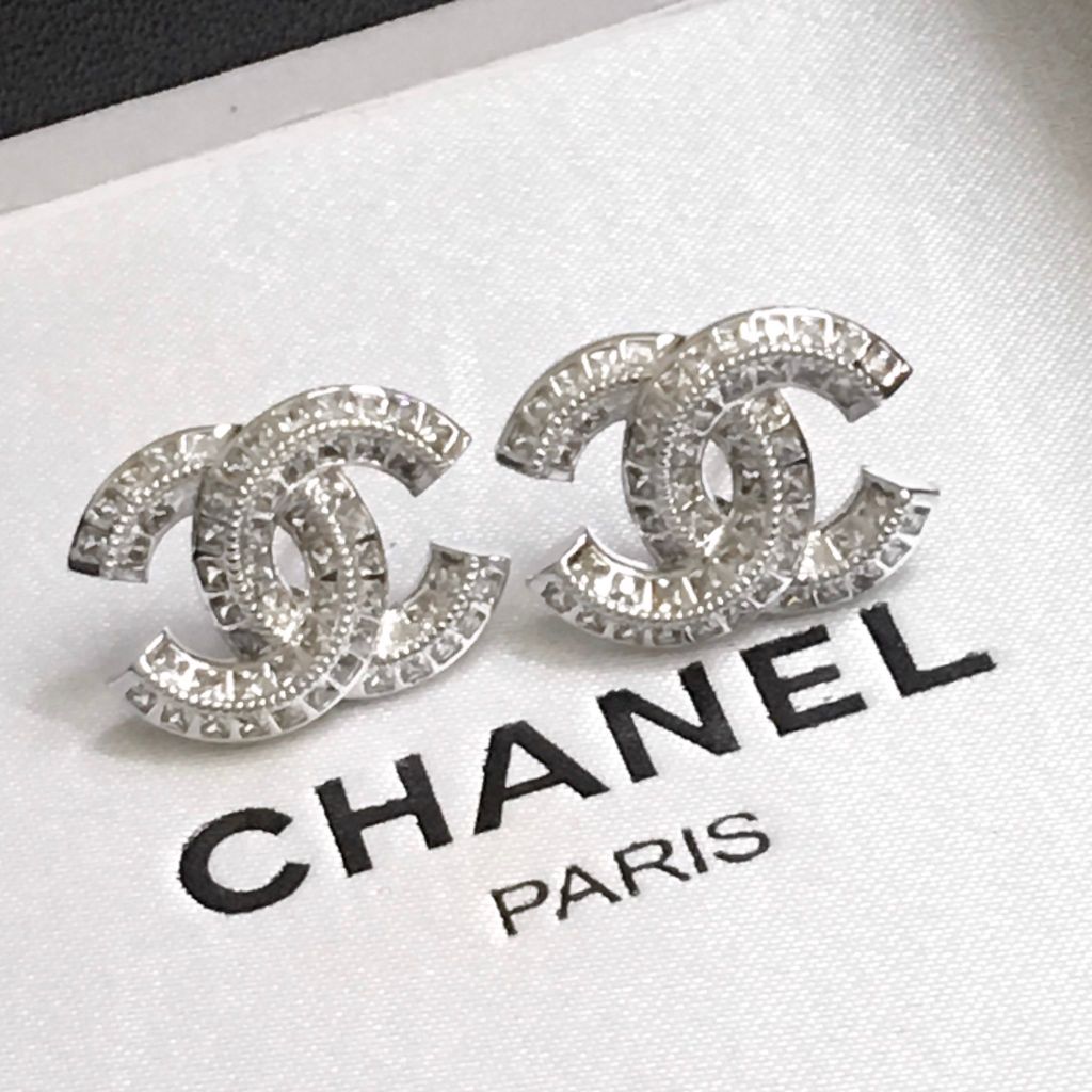 Bông Tai Chanel Bản To Màu Trắng Pha Lê (AU) 