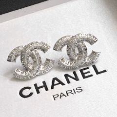  Bông Tai Chanel Bản To Màu Trắng Pha Lê (AU) 