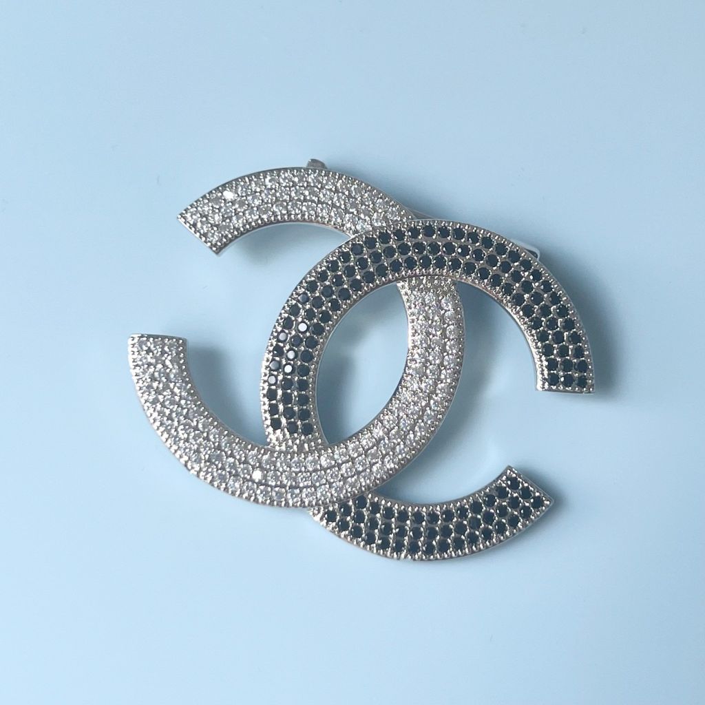  Cài Áo Chanel Màu Trắng Pha Lê Đen & Trắng (CX) 