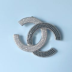  Cài Áo Nam, Nữ - Chanel Màu Trắng Pha Lê Đen & Trắng (CX) 