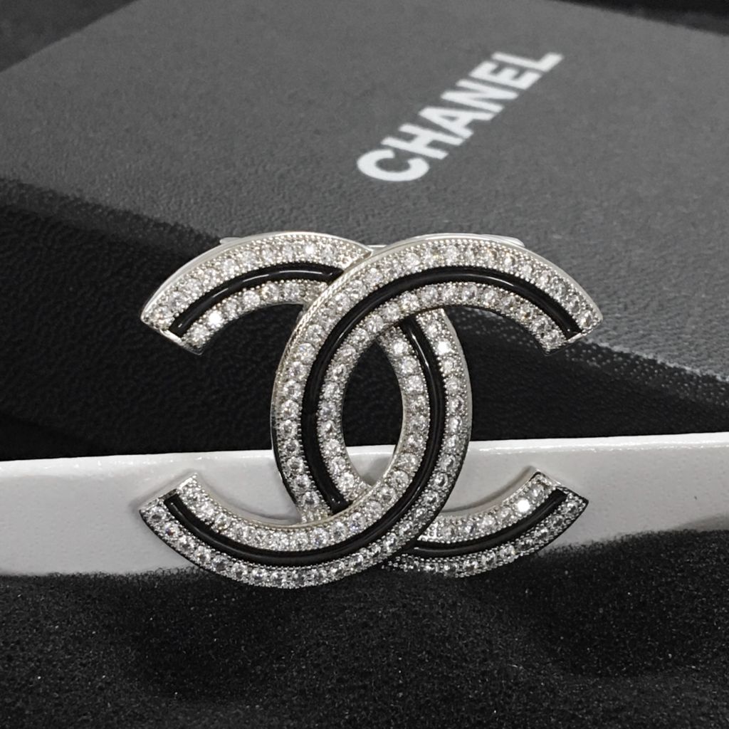  Cài Áo Chanel Màu Trắng Đen Pha Lê (BA) 