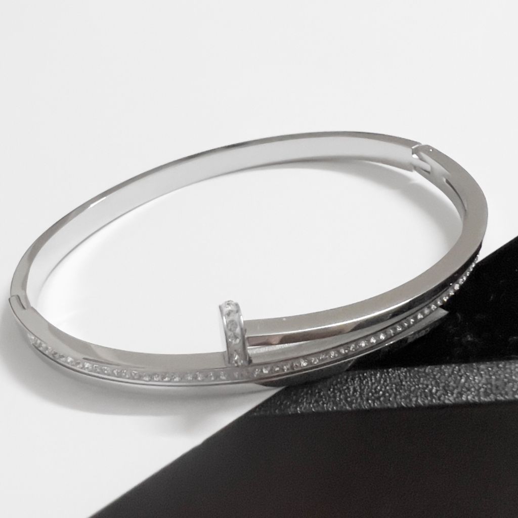  Vòng Tay TiTan Cao Cấp - Cây Đinh Cartier Pha Lê Trắng (AE) 