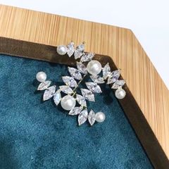  Cài Áo Chanel Màu Vàng Ngọc Trai & Pha Lê Trắng (AO) 