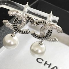  Bông Tai Chanel Màu Trắng Ngọc Trai & Pha Lê Trắng Đen (BI) 