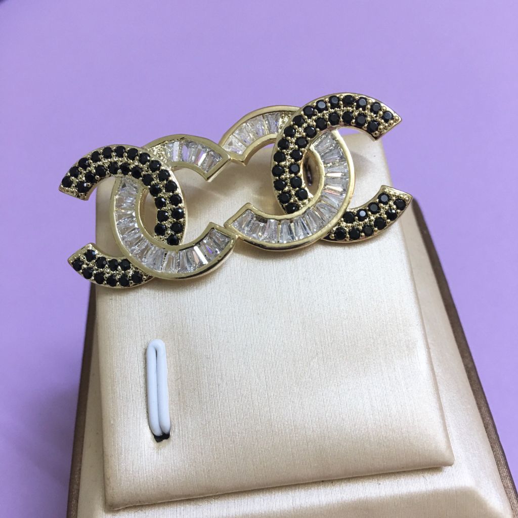  Bông Tai Chanel Bản To Màu Vàng Pha Lê Đen & Trắng Cá Tính (AI) 