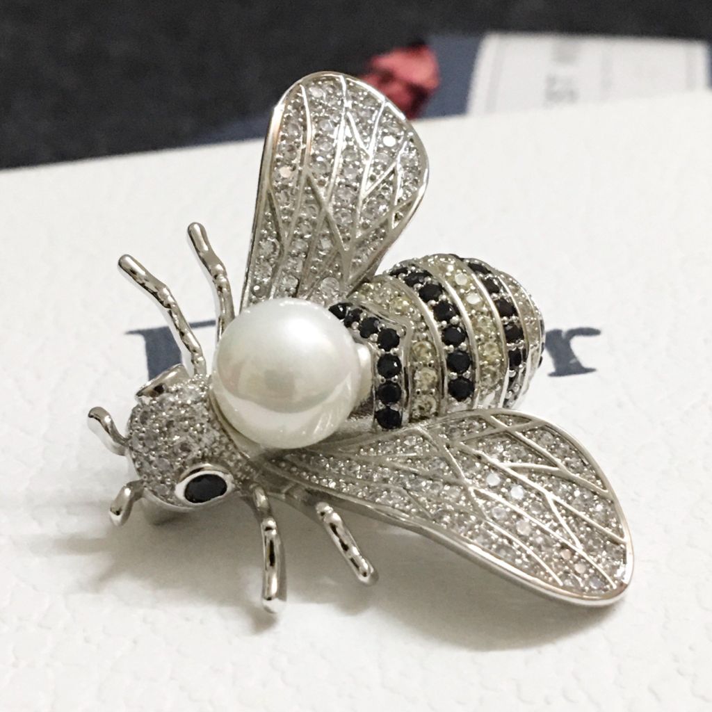  Cài Áo Nam, Nữ - Dior Con Ong Màu Trắng Ngọc Trai & Pha Lê Trắng Đen (AF) 