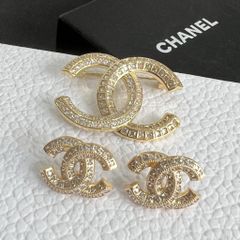  Bộ Trang Sức Chanel Màu Vàng - Cài Áo & Bông Tai Pha Lê Trắng (AK) 