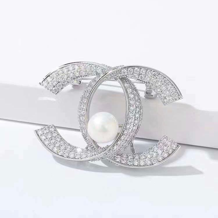  Cài Áo Chanel Màu Trắng Ngọc Trai & Pha Lê (BR) 