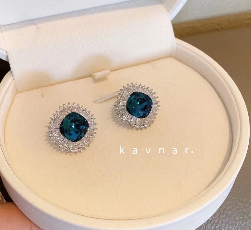  Bông Tai Vuông Bản To Pha Lê Xanh Bích & Trắng Sang Trọng (AP) 