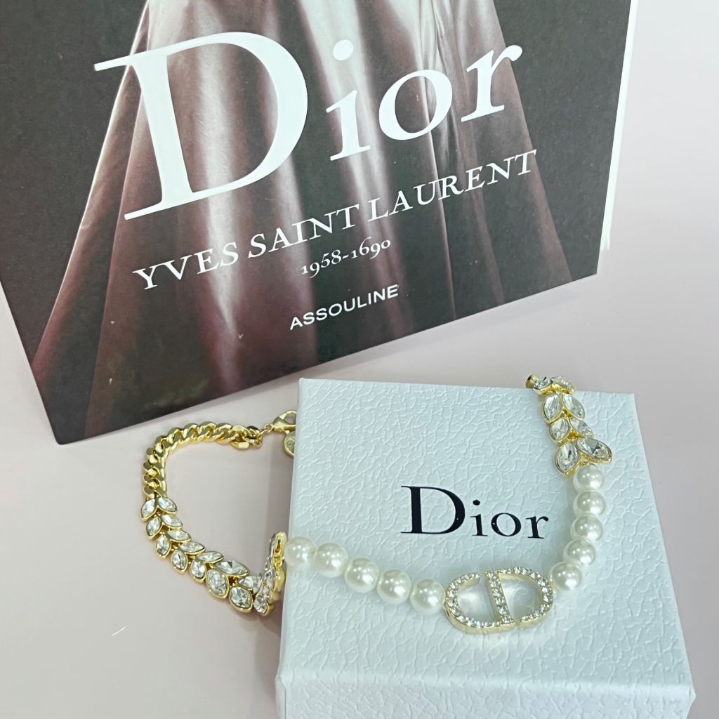  Dây Chuyền Ngắn - Dior Choker Màu Vàng Ngọc Trai & Pha Lê Màu Trắng Quý Phái (AG) 