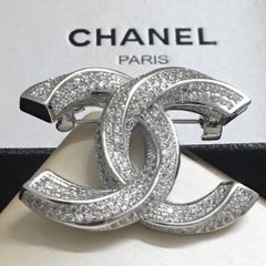  Cài Áo Nam, Nữ - Chanel Xoắn Màu Trắng Pha Lê (AY) 