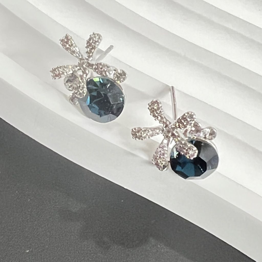  Bông Tai Cánh Hoa Pha Lê Xanh Bích & Trắng (BO) 