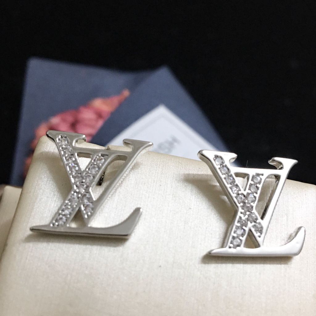  Bông Tai LV Màu Trắng Pha Lê (AA) 