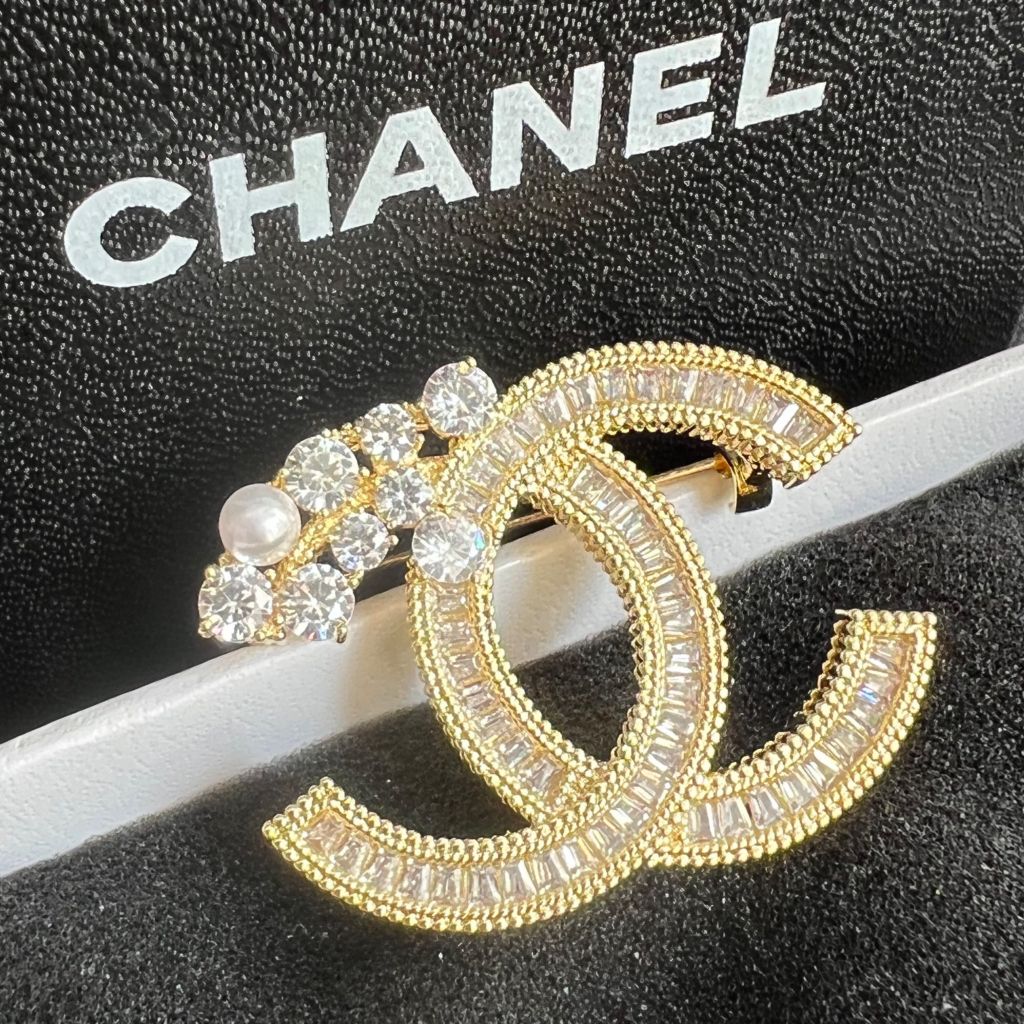  Cài Áo Nam, Nữ - Chanel Màu Vàng Ngọc Trai & Pha Lê Trắng (CF) 